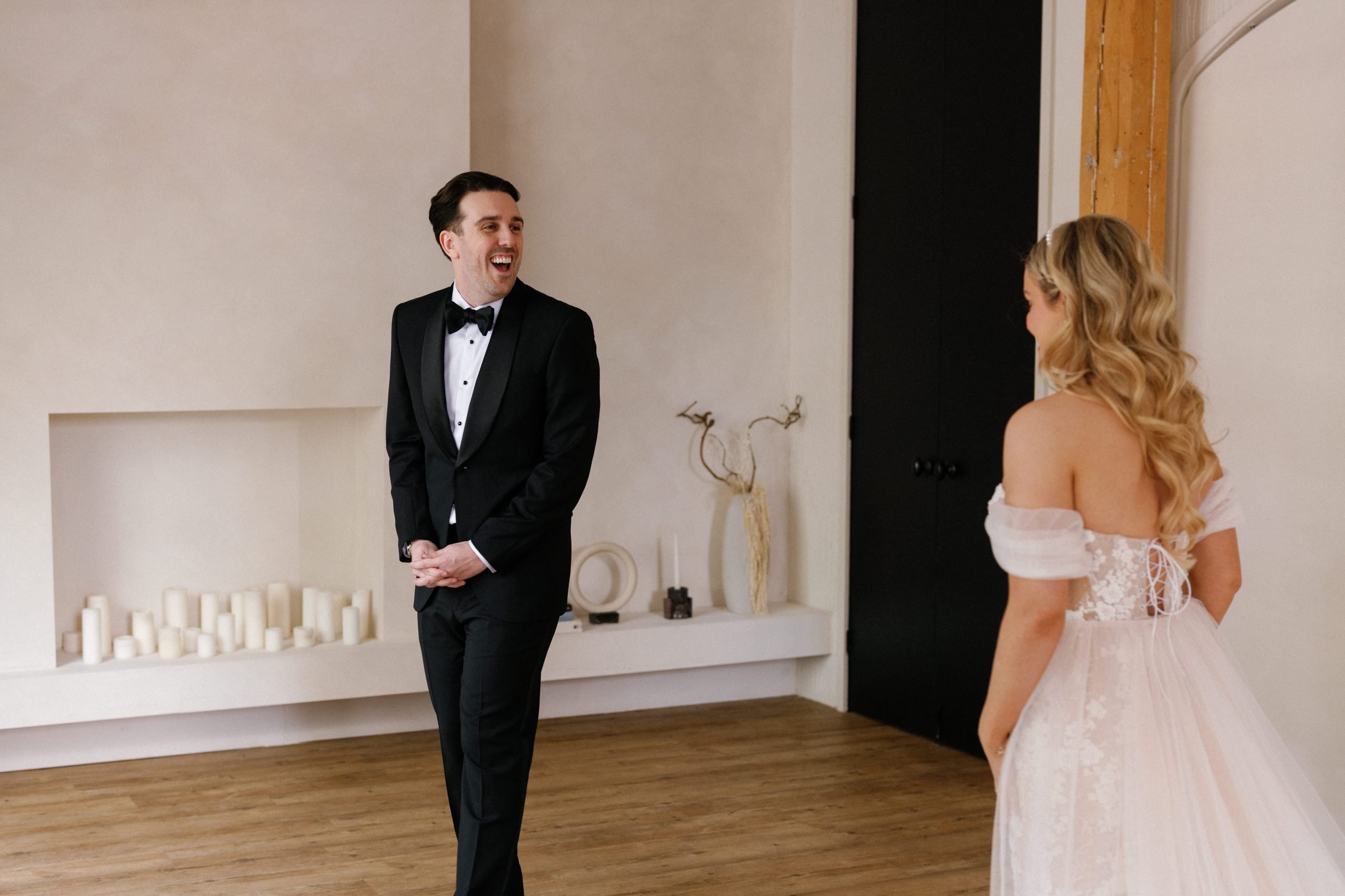 groom sees his bride for the first time, first look at Archive Studios